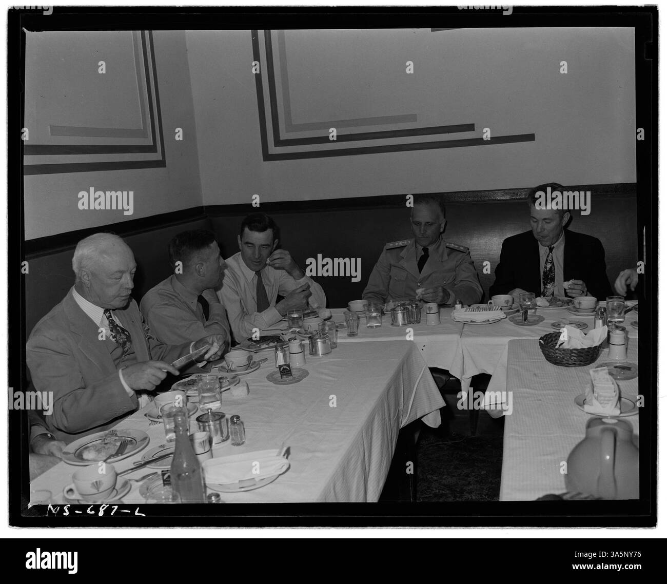 Un pranzo ospitato dalla United Mine Workers of America (UMWA) per i membri del Medical Survey Group di Rock Springs, Sweetwater County, Wyoming, mette in evidenza il coinvolgimento della comunità e le iniziative sanitarie dei lavoratori. Foto Stock