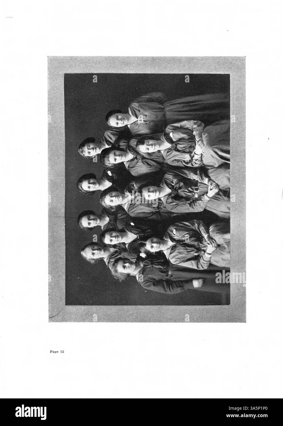 Questo annuario del 1920-1921 è un resoconto storico della Northrop Collegiate, documentando significativi contributi di studenti, insegnanti e comunità durante l'anno scolastico. Foto Stock