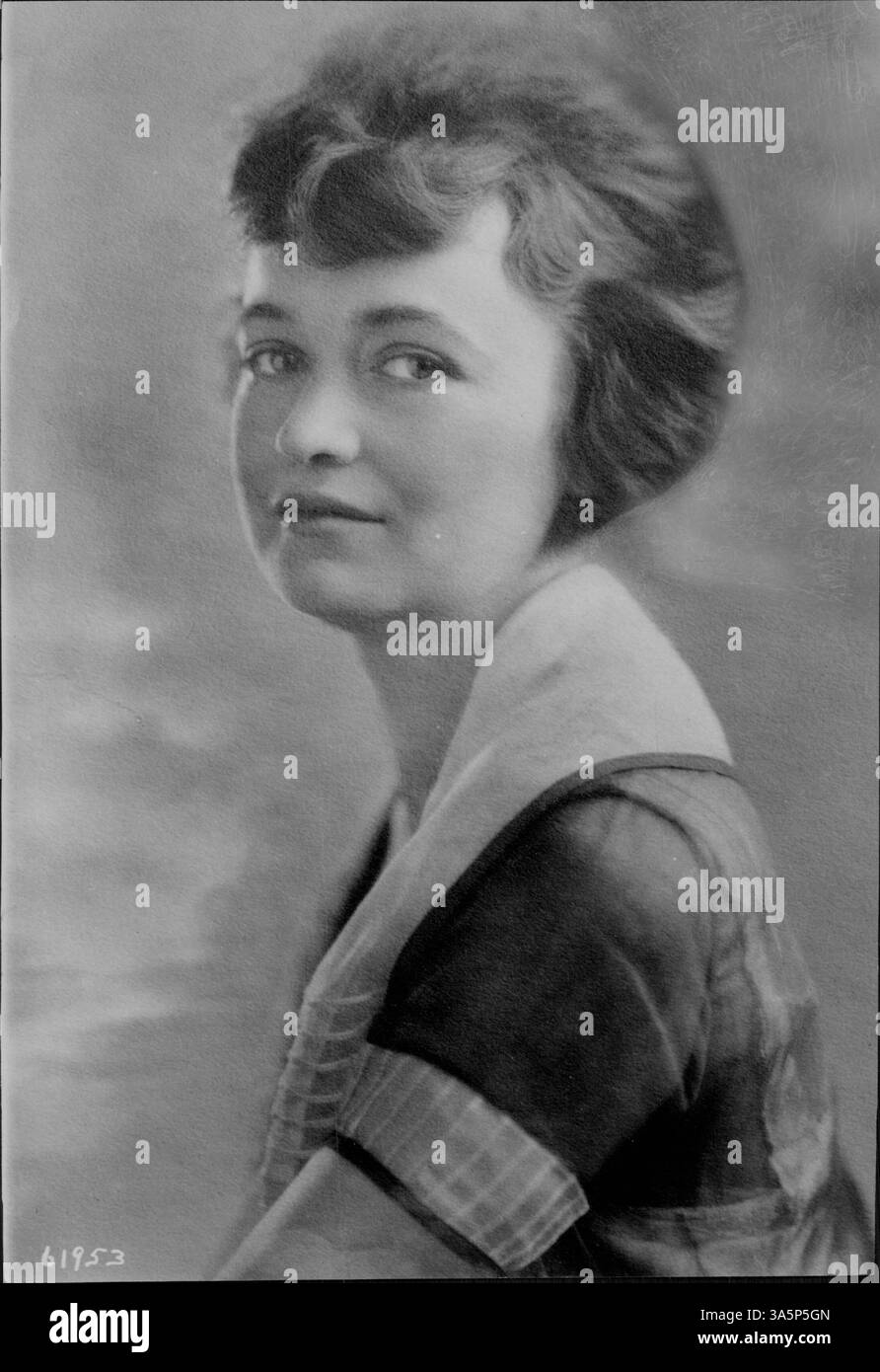 Clare Shenehon è un individuo notevole documentato negli archivi della Hennepin County Library, contribuendo alla comunità locale e all'istruzione. Foto Stock