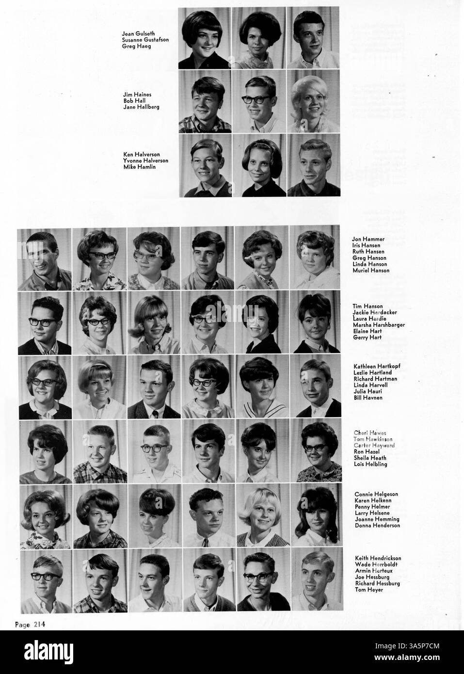 Questo annuario delle scuole superiori, intitolato Bear 1965, offre un resoconto dettagliato dell'anno scolastico 1964-1965 alla Bloomington High, mettendo in evidenza il coinvolgimento di studenti e insegnanti in sport, club ed eventi accademici. Foto Stock