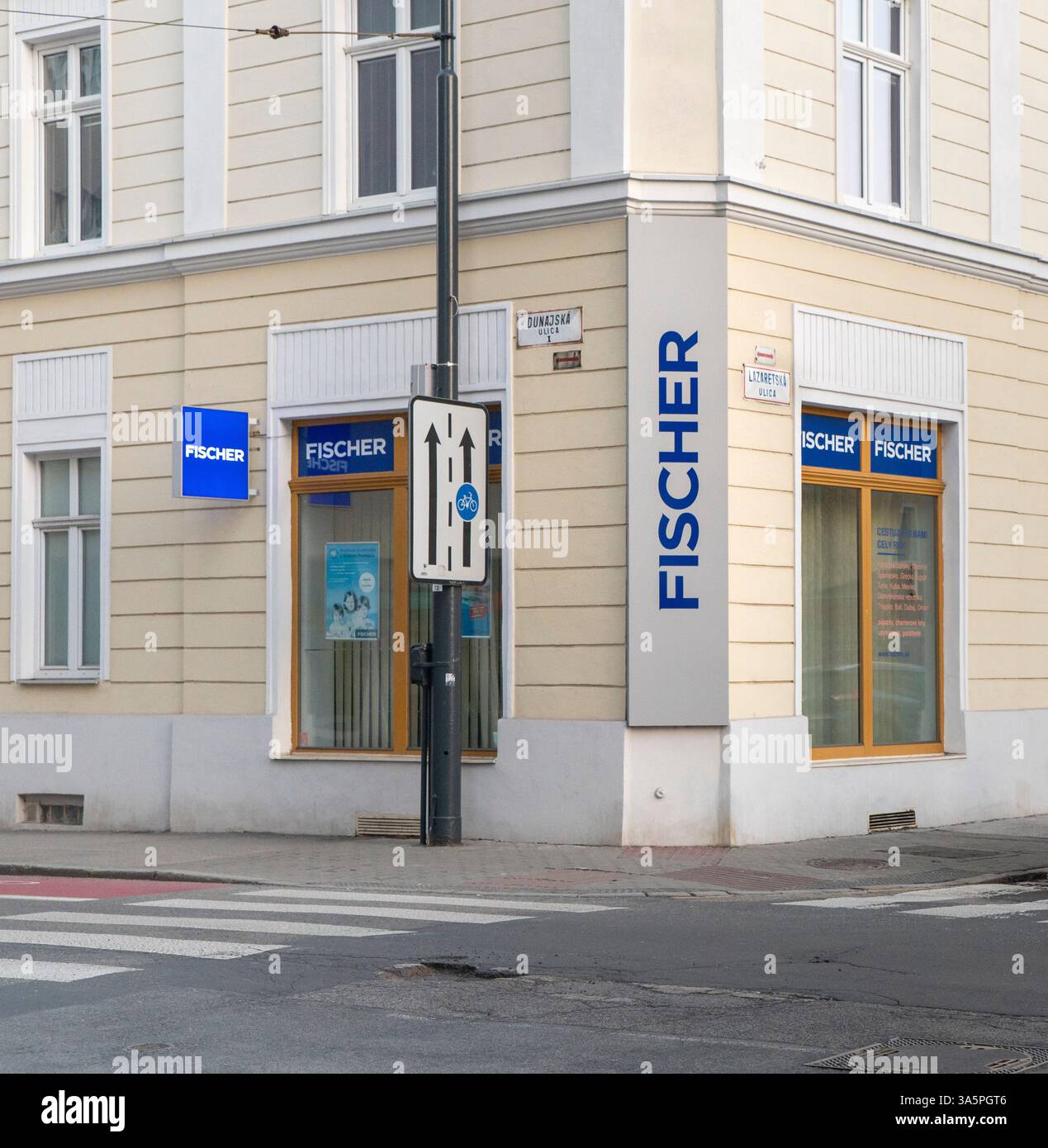 Bratislava, Slovacchia - 16 marzo 2025: Filiale dell'agenzia di viaggi Fischer a Bratislava. I tour operator del gruppo Fischer. Foto Stock