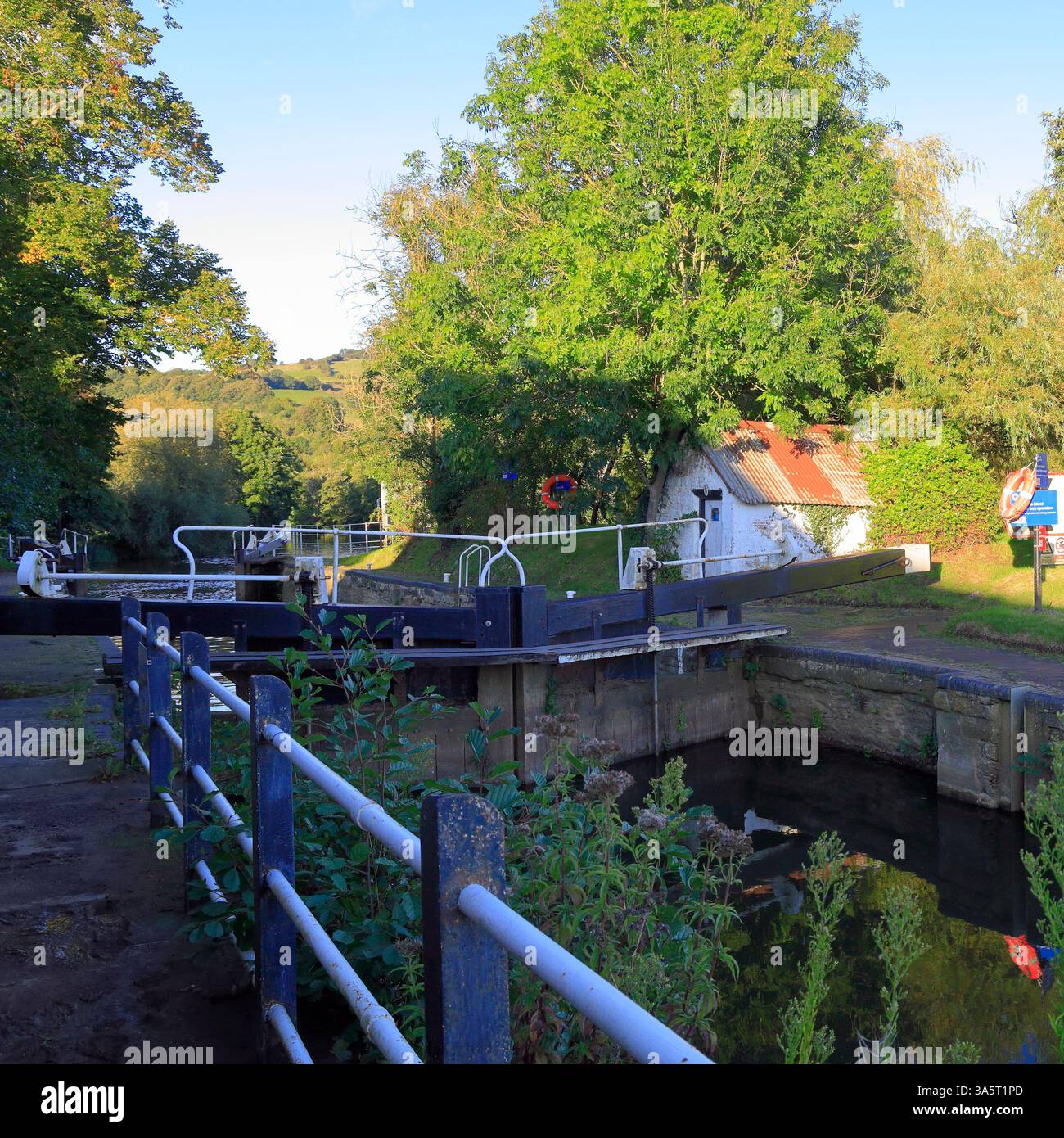 Saltford chiuse sul fiume Avon, villaggio di Saltford, vicino a Bristol, Inghilterra sud-occidentale. Effettuata a marzo 2025 inverno/primavera Foto Stock