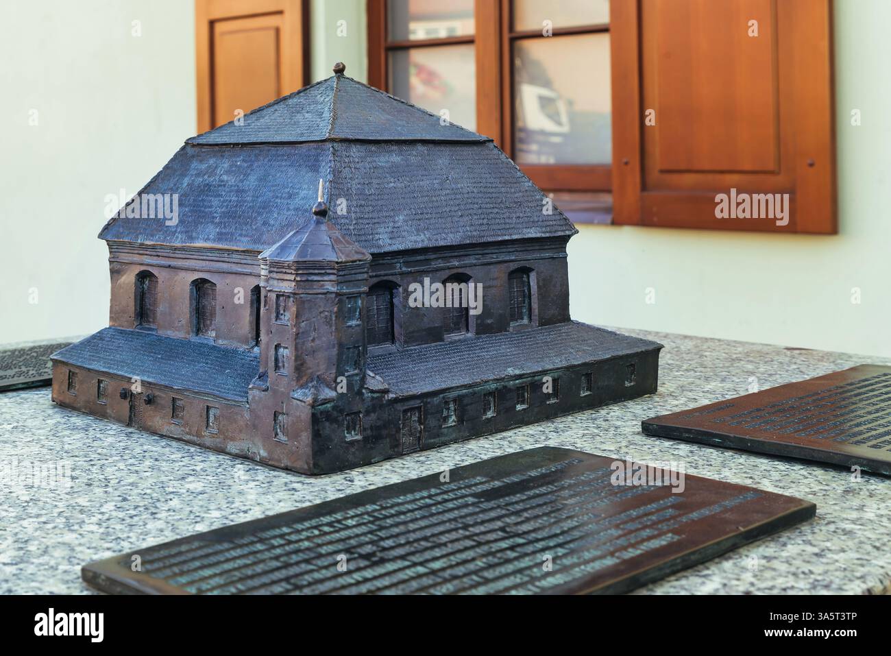 Modello della grande sinagoga barocca del 1642 situato all'ingresso della sinagoga - Tykocin, Polonia. Foto Stock