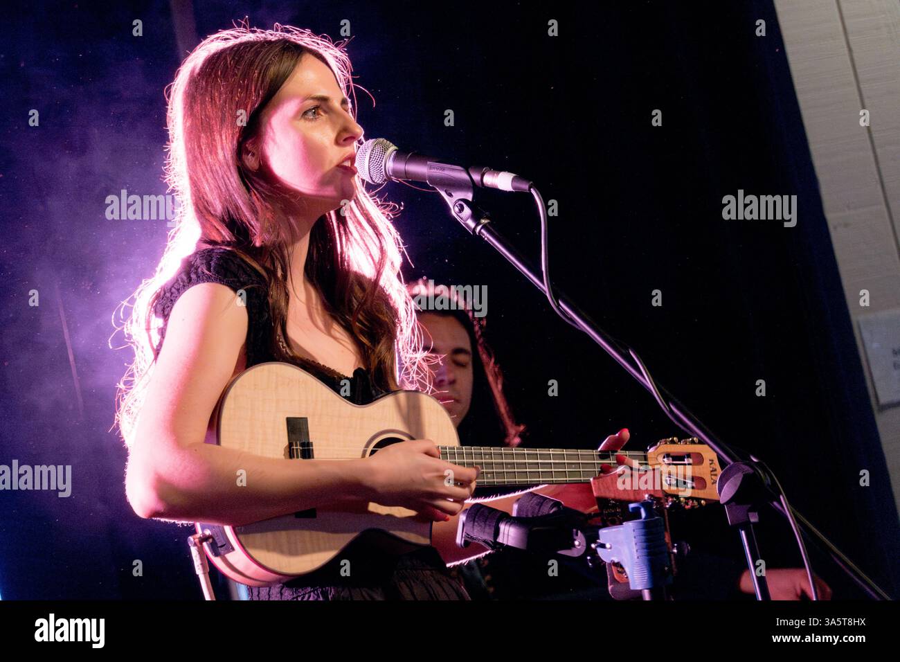 12 marzo 2025 - Austin, Texas: Amelia Coburn si esibisce all'ambasciata di musica britannica durante SXSW 2025. Foto Stock