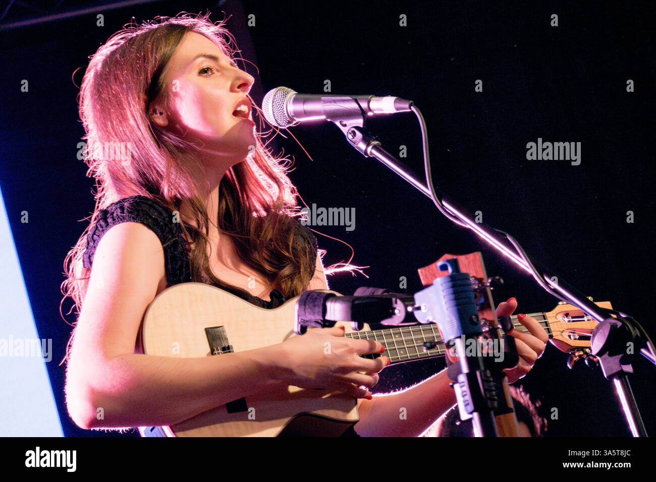 12 marzo 2025 - Austin, Texas: Amelia Coburn si esibisce all'ambasciata di musica britannica durante SXSW 2025. Foto Stock