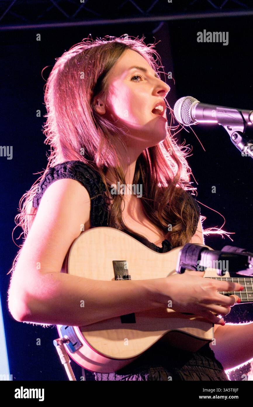 12 marzo 2025 - Austin, Texas: Amelia Coburn si esibisce all'ambasciata di musica britannica durante SXSW 2025. Foto Stock