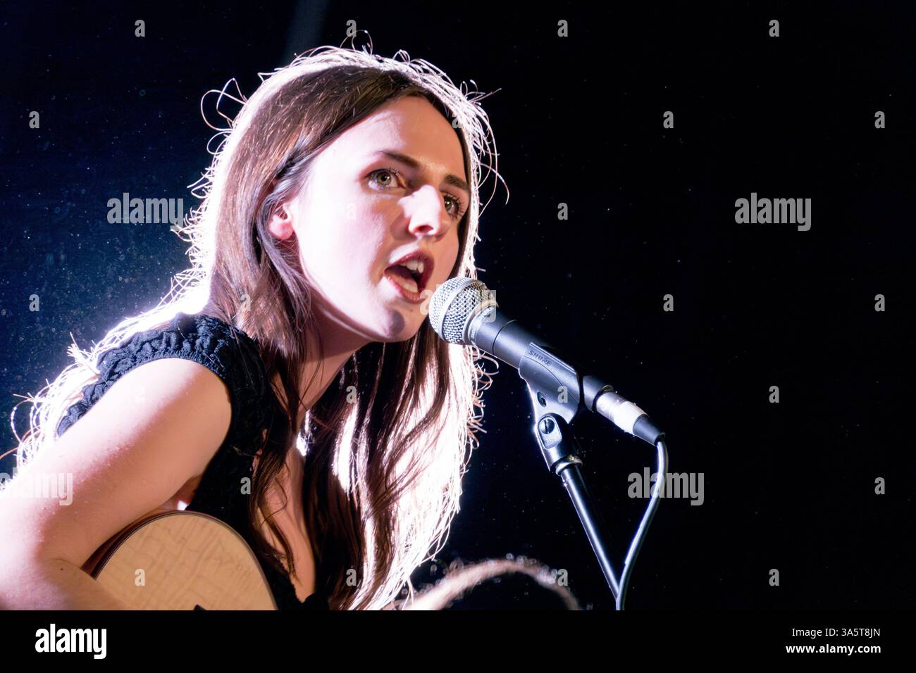 12 marzo 2025 - Austin, Texas: Amelia Coburn si esibisce all'ambasciata di musica britannica durante SXSW 2025. Foto Stock