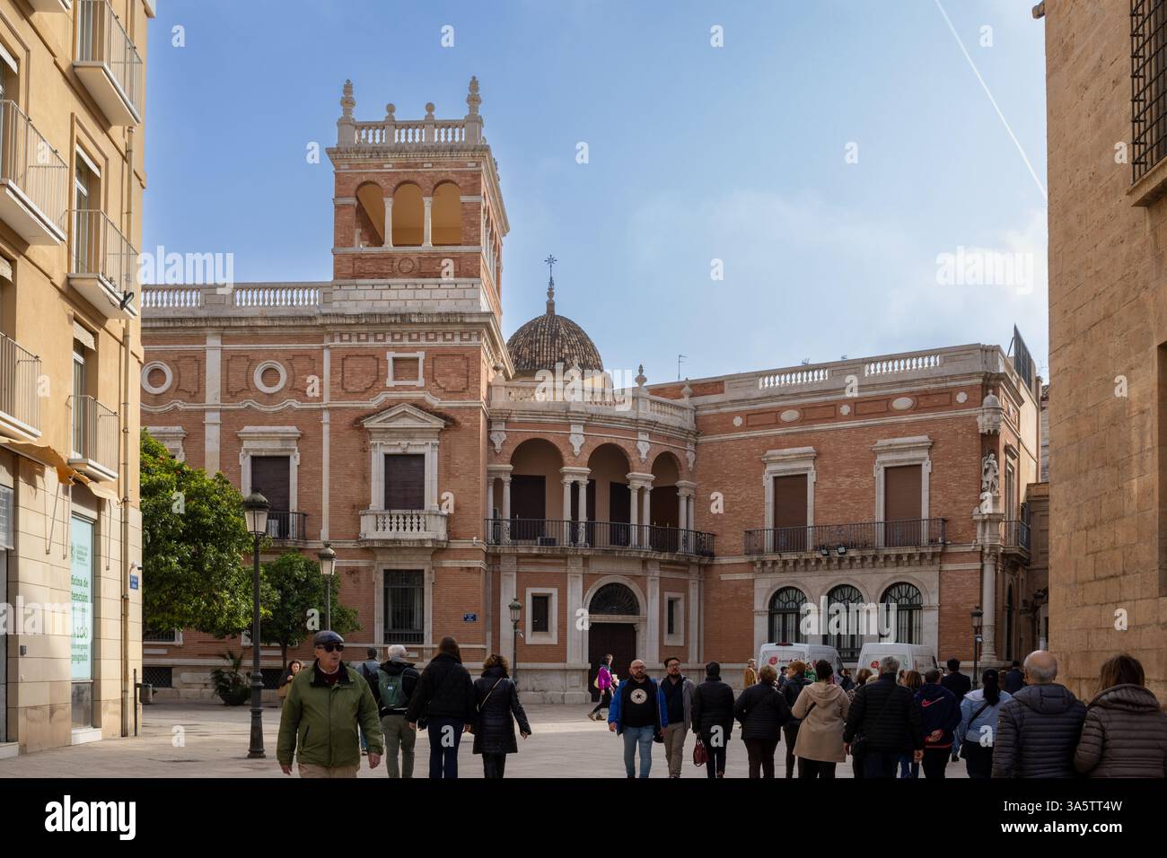 L'Arcidiocesi di Valencia, un gioiello architettonico, sorge nel cuore di Valencia, in Spagna, e presenta un ricco patrimonio culturale e una bellezza storica. Foto Stock