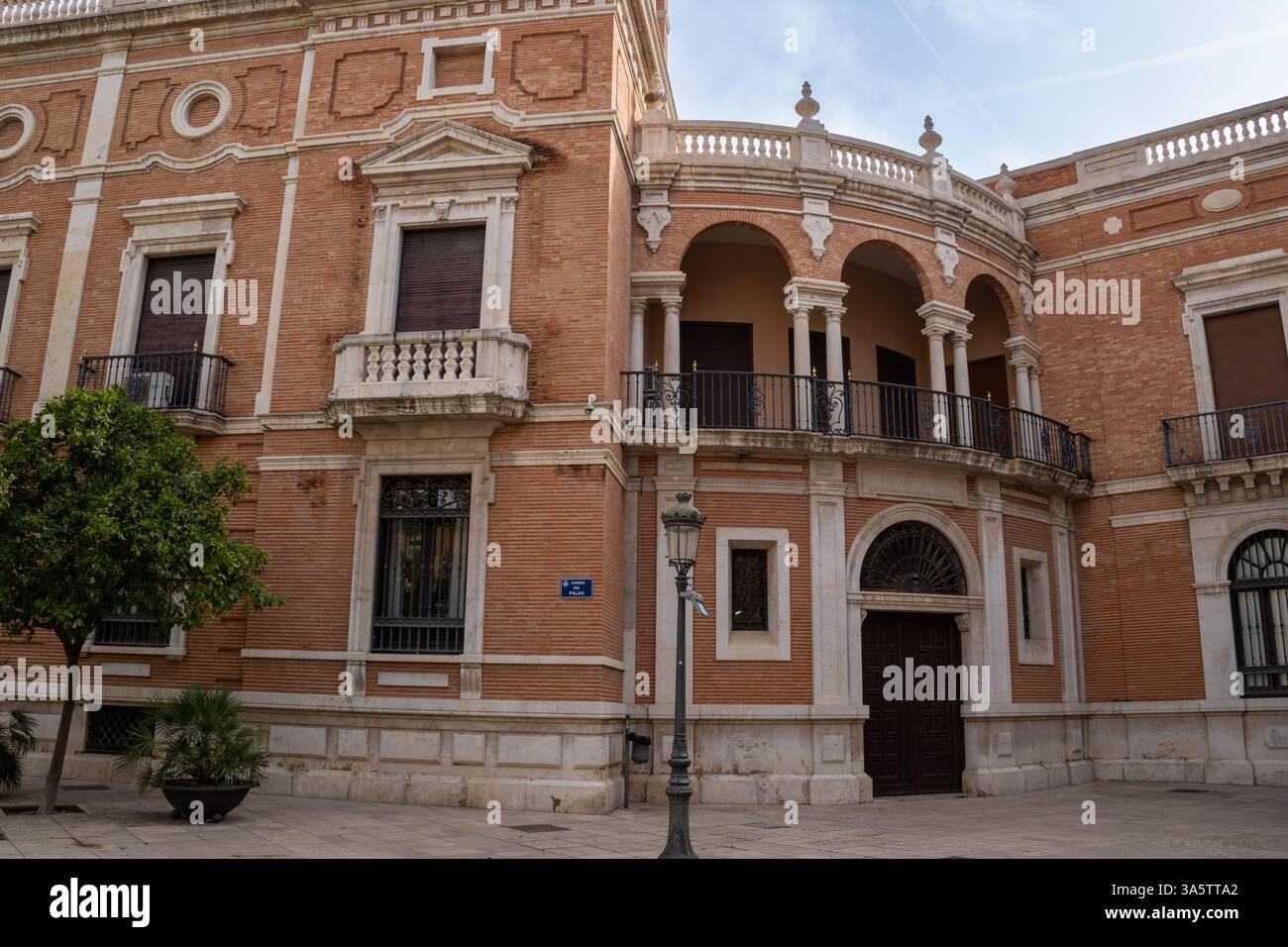 L'Arcidiocesi di Valencia, un gioiello architettonico, sorge nel cuore di Valencia, in Spagna, e presenta un ricco patrimonio culturale e una bellezza storica. Foto Stock
