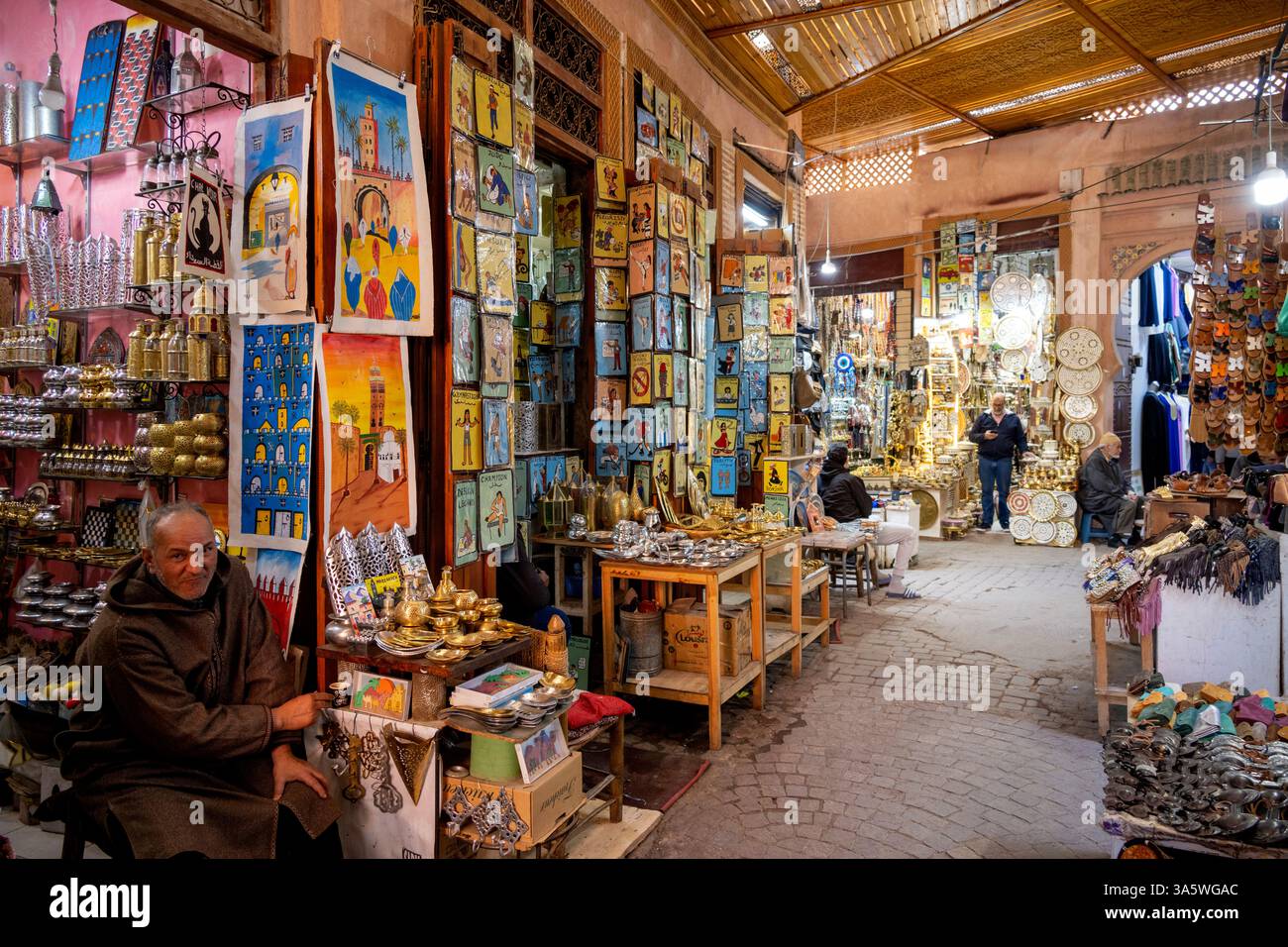 Afrika, Marokko, Marrakech, Geschäfte im Souk Foto Stock