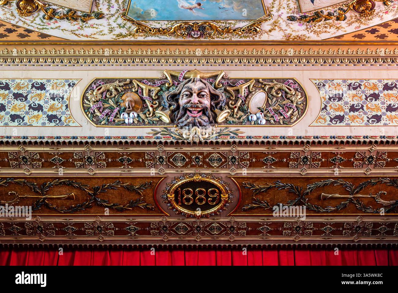 Splendide decorazioni artistiche scolpite presso lo storico Teatro Tomás Terry o il Tomas Terry Theater. Cienfuegos, Cuba. Foto Stock