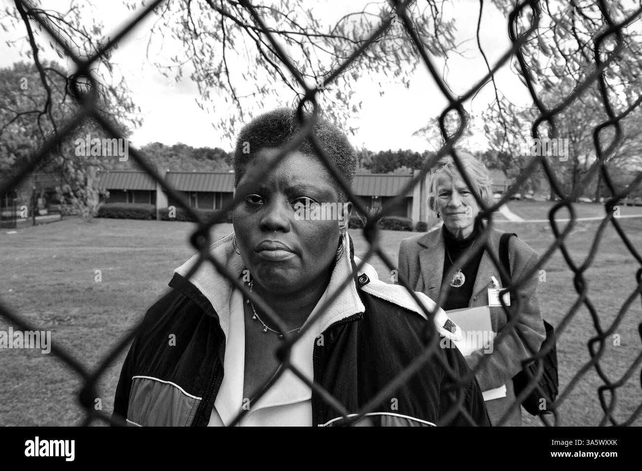 7 aprile 2008, Decatur, GA: LOIS CURTIS al Georgia Regional Hospital dove è stata costretta a vivere per decenni. È stata una delle due donne con disabilità dello sviluppo che sono diventate il catalizzatore della decisione Olmstead della Corte Suprema degli stati Uniti nel 1999, che ha imposto agli stati di servire gli individui con disabilità intellettive nelle comunità piuttosto che segregarli e isolarli nelle istituzioni statali. È fotografata con Susan Jamieson, avvocato legale di Atlanta che ha rappresentato il suo caso alla Corte Suprema. (Immagine di credito: © Robin Rayne/ZUMA Press Wire) SOLO PER USO EDITORIALE! Non per Commercial U Foto Stock