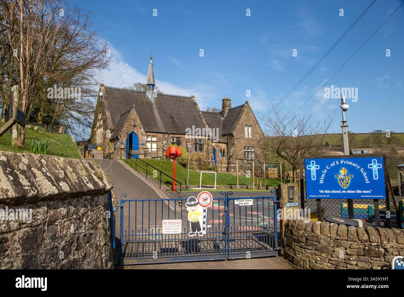 Wincle , Chiesa d'Inghilterra Scuola elementare nel villaggio rurale di Wincle, Cheshire, inghilterra, in un tradizionale edificio scolastico Foto Stock