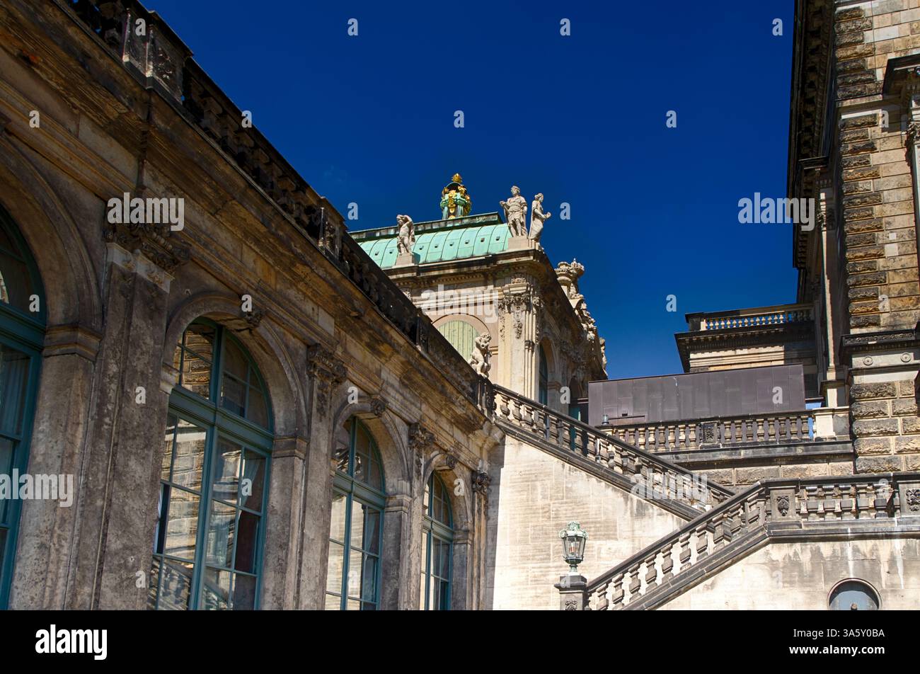 Vista del padiglione carillon Glockenspielpavillon nello Zwinger, padiglione dell'orologio con campane. Foto Stock