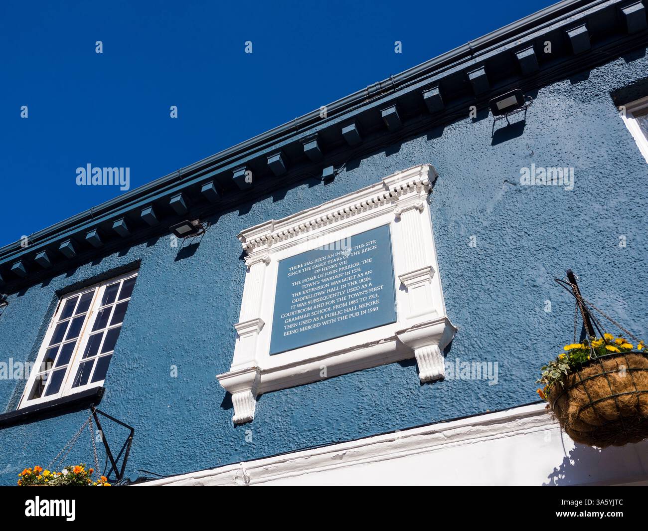 Fox and Finch Pub, ex School, ex Odd Fellows Hall, ex Prison, Ex Courthouse, Godalming, Surrey, Inghilterra, Regno Unito, Gran Bretagna. Foto Stock