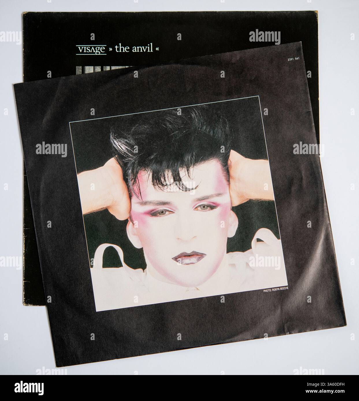 Copertina interna di The Anvil, il secondo album in studio dei Visage, pubblicato nel 1982 Foto Stock