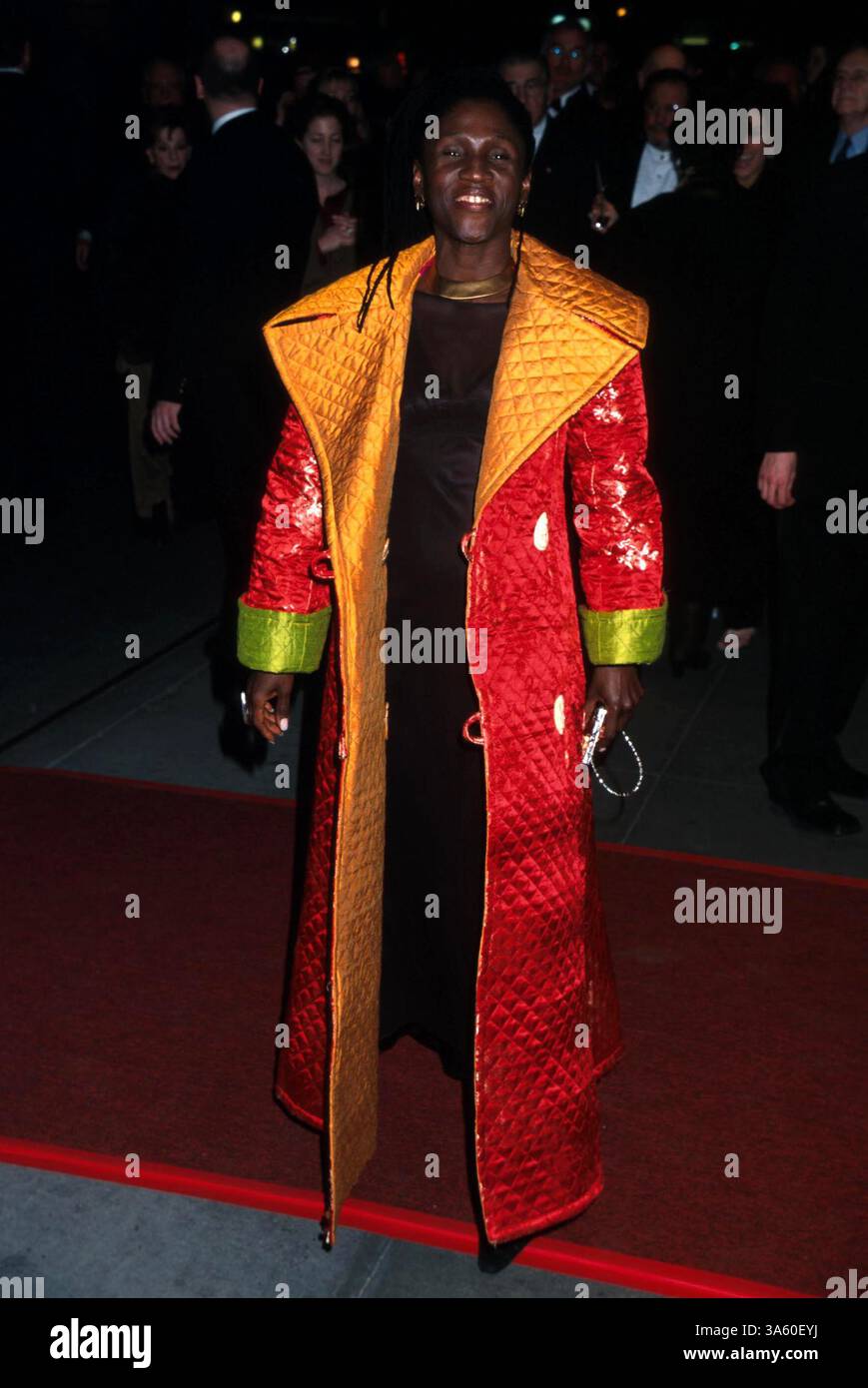 1 GENNAIO 2011 - K24344HMC: 7/3/02. ''THE CRUBLE''' SERATA DI APERTURA DELLO SPETTACOLO AL VIRGINIA THEATER DI NEW YORK..HAZELLE GOODMAN. HENRY McGee/ 2002 (immagine di credito: © Globe Photos/ZUMAPRESS.com) Foto Stock