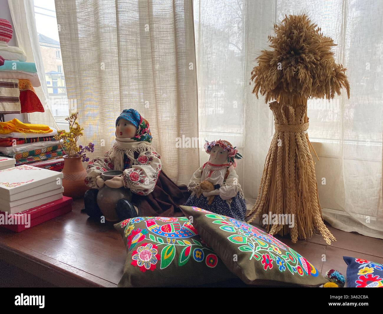 Il Museo d'arte popolare di Cherkasy, Ucraina, presenta mostre che riflettono la cultura e le tradizioni ucraine. Foto Stock