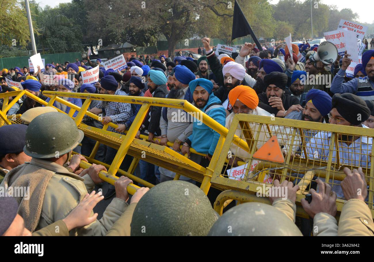 NEW DELHI, INDIA â€“ 16 GENNAIO: Membri di Shiromani Akali dal protestare contro la proiezione di 'MSG:Messaggero di Dio' a nuova Delhi. (Foto di Parveen Negi/India Today Group) *** didascalia locale *** Arvind Kejriwal (immagine di credito: © India Today/ZUMA Wire) Foto Stock