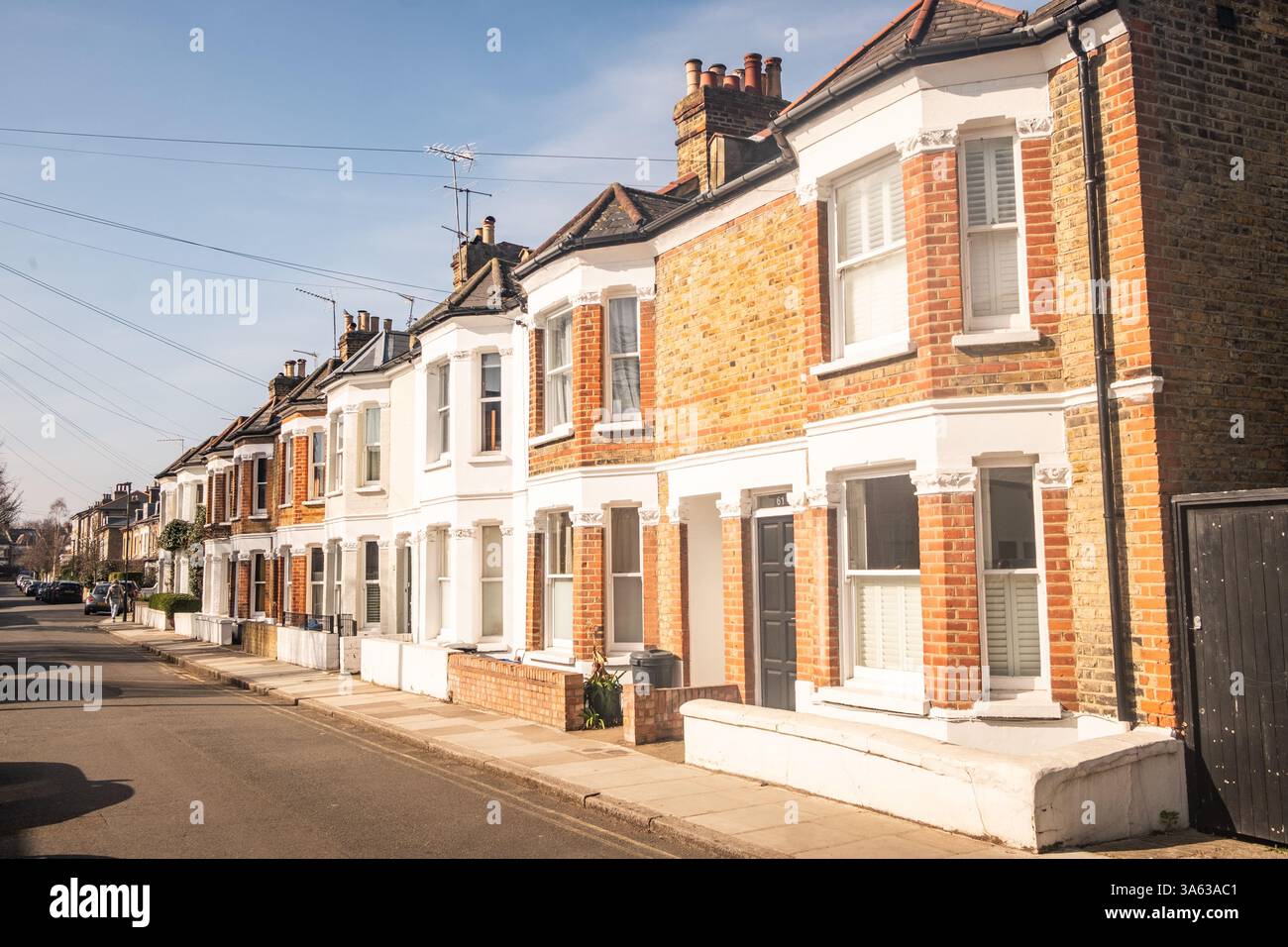 LONDRA - 5 MARZO 2025: Immobili residenziali a Barnes, una ricca zona di Richmond, a sud-ovest di Londra Foto Stock