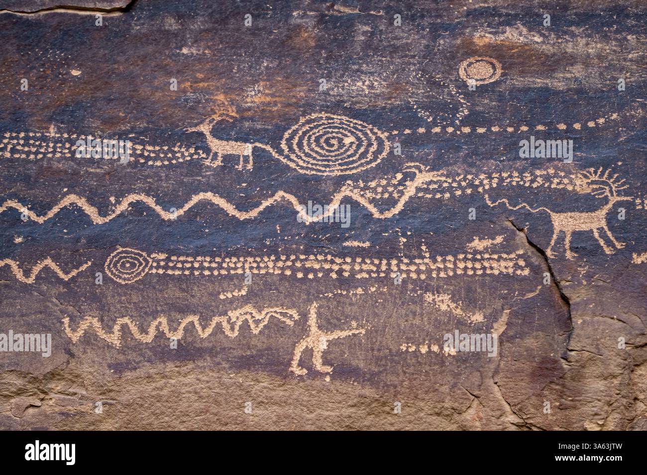 Un pannello d'arte rupestre pre-ispanica dei nativi americani nel Cottonwood Canyon, Nine Mile Canyon nello Utah. Foto Stock