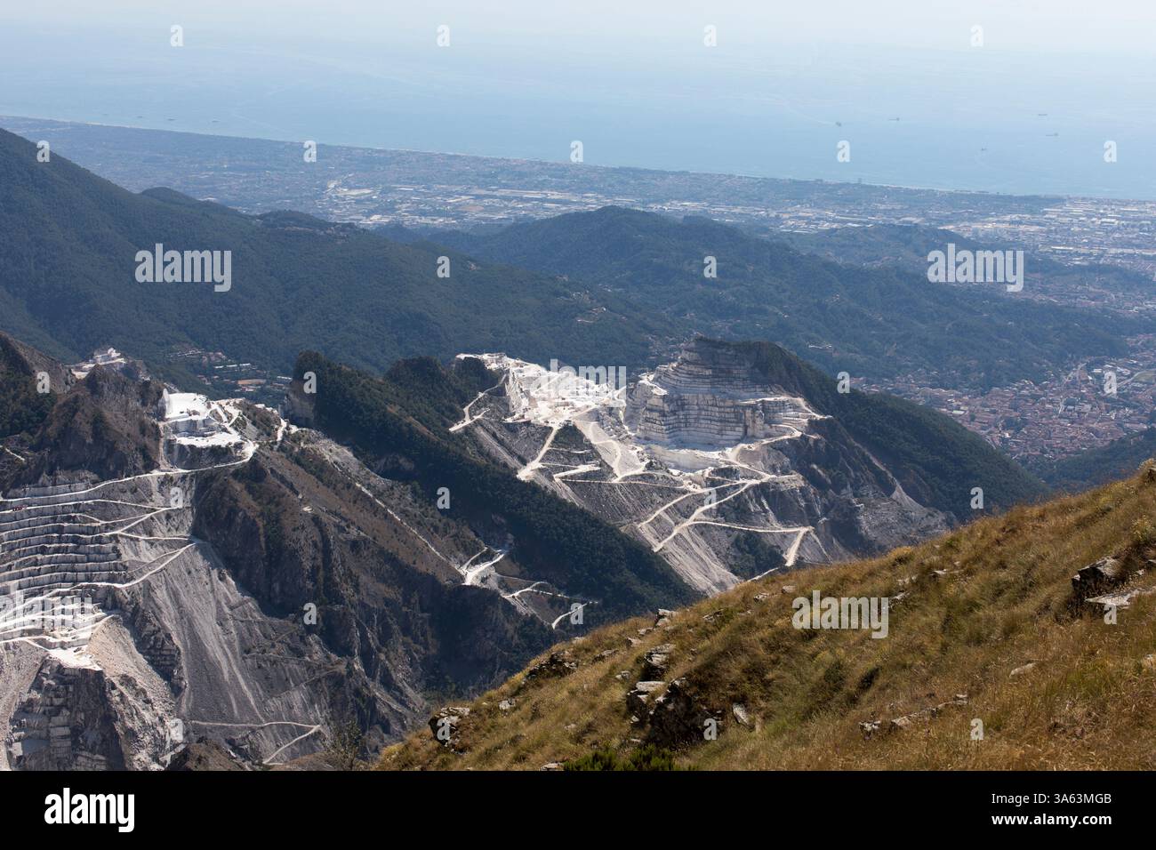 Paesaggio di cave di marmo a Carrara, Italia Foto Stock
