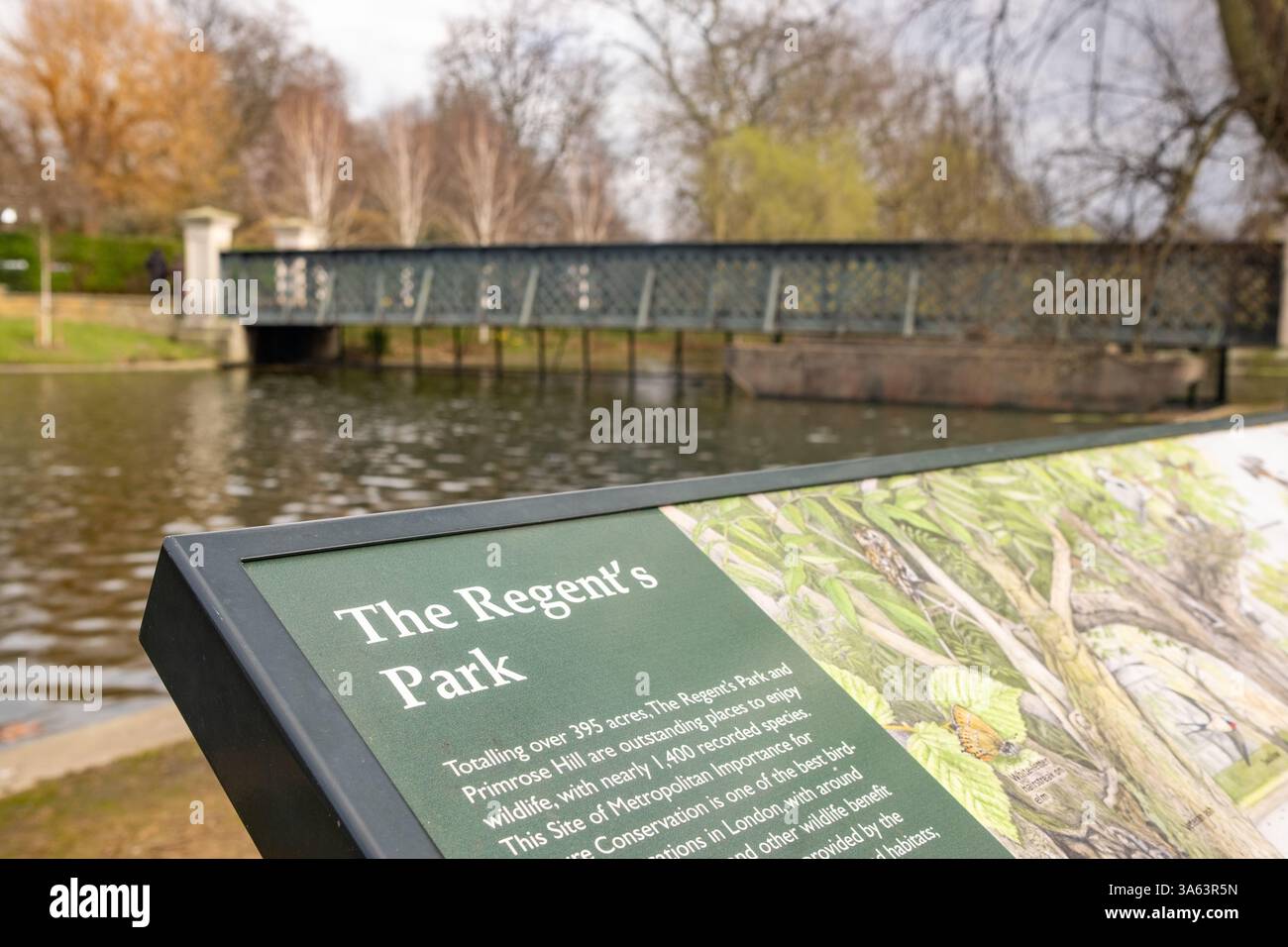 LONDRA - 18 MARZO 2025: Cartellonistica all'interno di Regents Park, un famoso monumento e uno dei Parchi reali di Londra Foto Stock