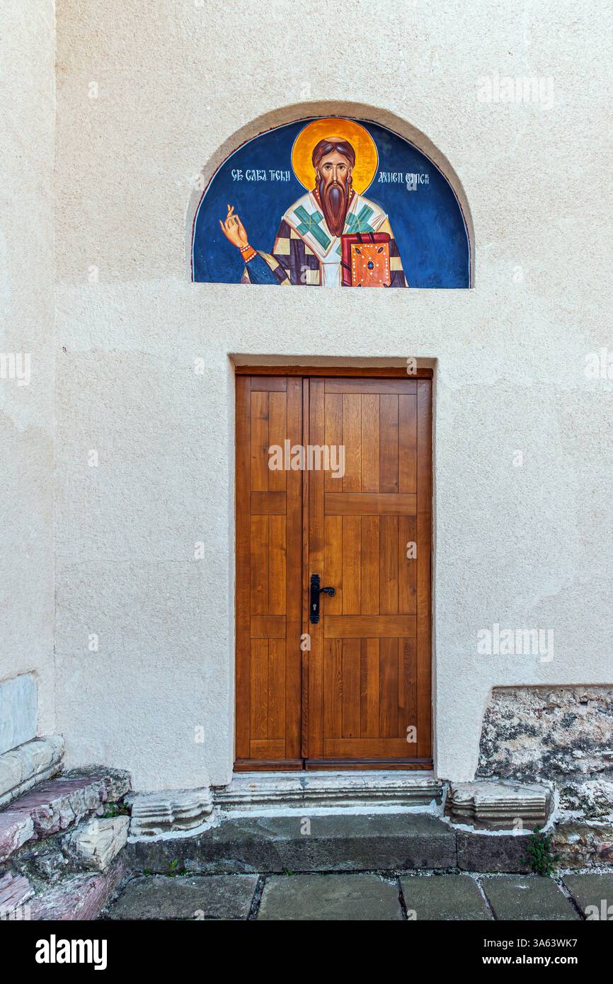 Il monastero di Banjska è un monastero ortodosso serbo situato nel villaggio di Banjska vicino a Zvečan, in Kosovo. Foto Stock