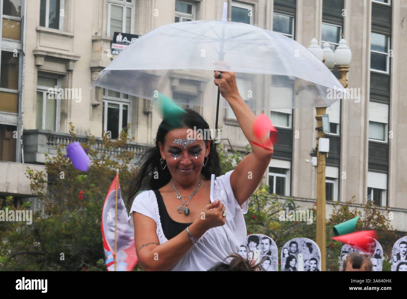 Buenos Aires, 24.03.2025: I civili chiedono il ritorno delle 30.000 persone scomparse durante l'ultima dittatura militare, che ha ormai 49 anni. (Foto: Néstor J. Beremblum) Foto Stock