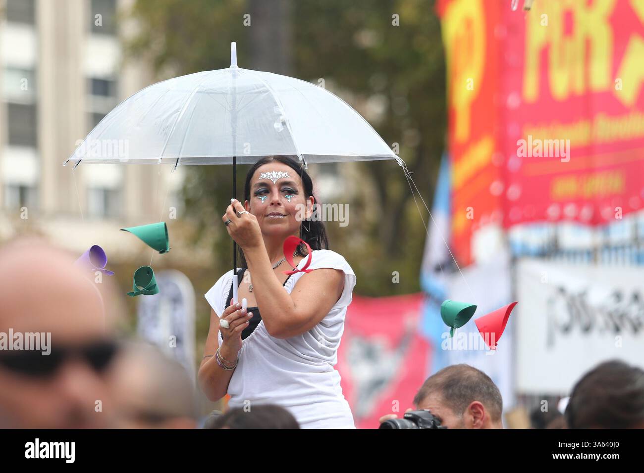 Buenos Aires, 24.03.2025: I civili chiedono il ritorno delle 30.000 persone scomparse durante l'ultima dittatura militare, che ha ormai 49 anni. (Foto: Néstor J. Beremblum) Foto Stock