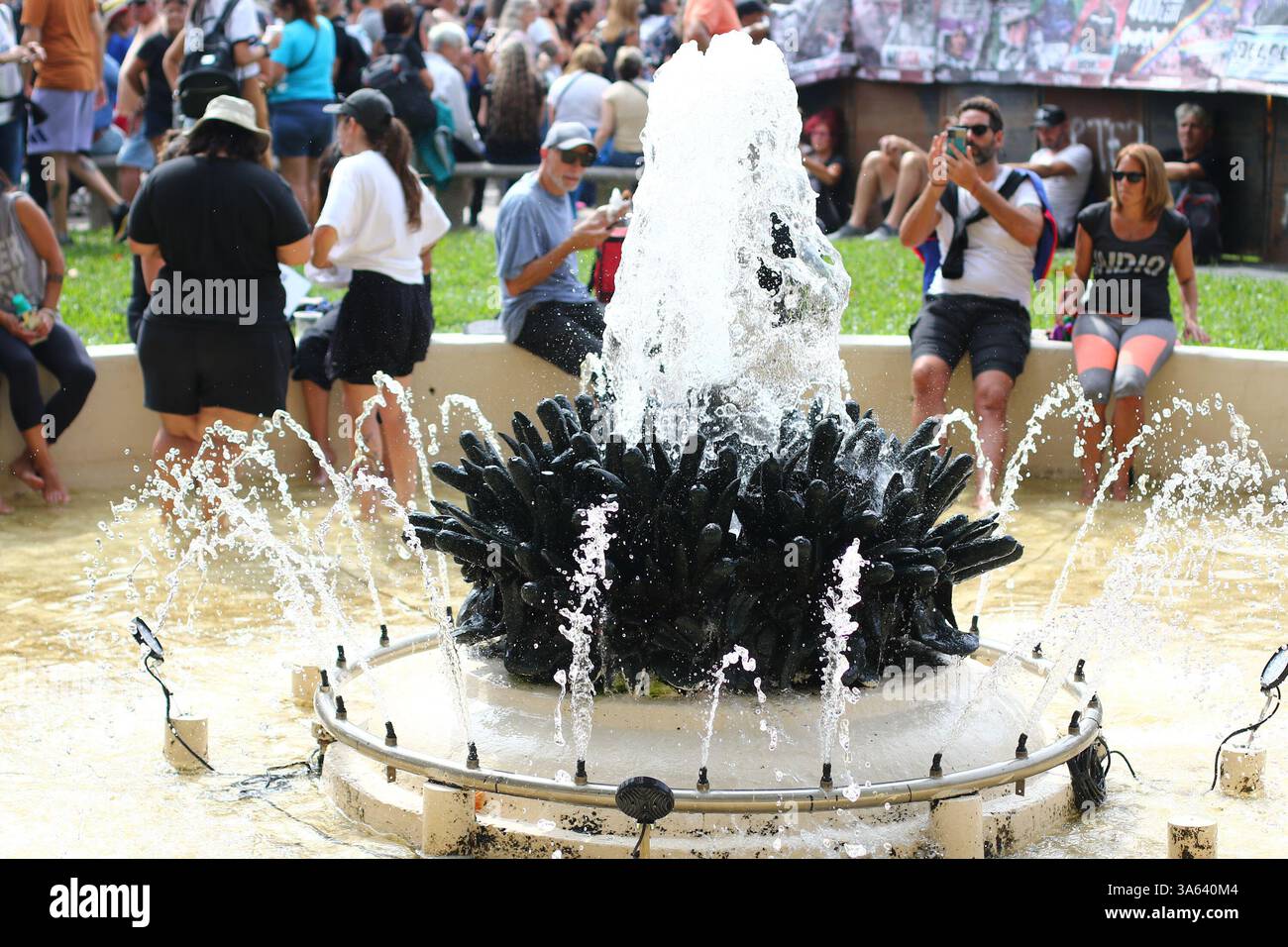 Buenos Aires, 24.03.2025: I civili chiedono il ritorno delle 30.000 persone scomparse durante l'ultima dittatura militare, che ha ormai 49 anni. (Foto: Néstor J. Beremblum) Foto Stock
