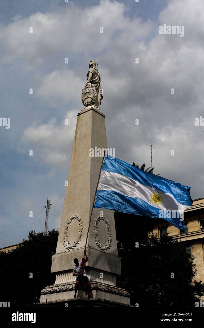 Buenos Aires, 24.03.2025: I civili chiedono il ritorno delle 30.000 persone scomparse durante l'ultima dittatura militare, che ha ormai 49 anni. (Foto: Néstor J. Beremblum) Foto Stock