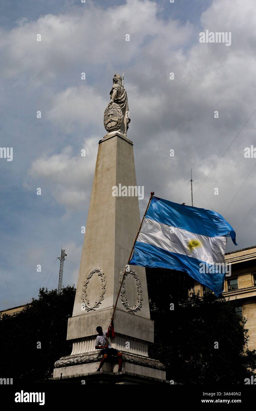 Buenos Aires, 24.03.2025: I civili chiedono il ritorno delle 30.000 persone scomparse durante l'ultima dittatura militare, che ha ormai 49 anni. (Foto: Néstor J. Beremblum) Foto Stock