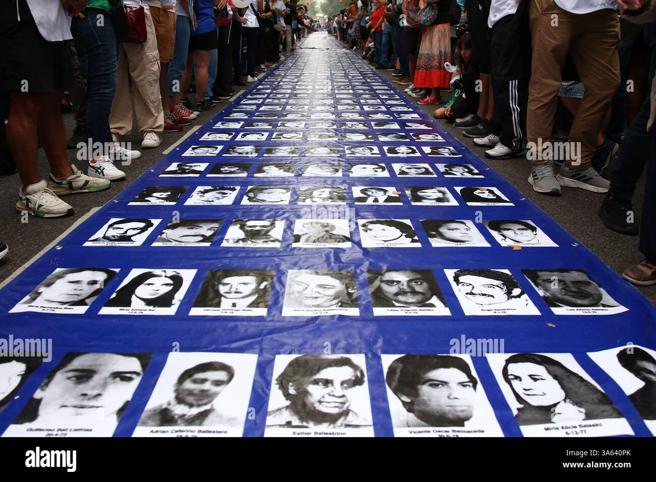 Buenos Aires, 24.03.2025: I civili chiedono il ritorno delle 30.000 persone scomparse durante l'ultima dittatura militare, che ha ormai 49 anni. (Foto: Néstor J. Beremblum) Foto Stock