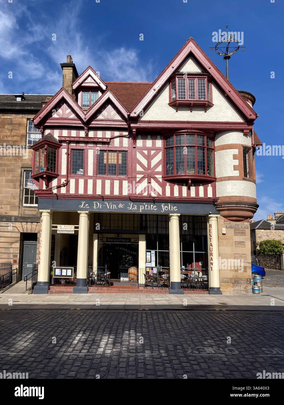 Le di-Vin Wine Bar e la P'tite Folie offrono cucina francese contemporanea nel cuore del West End di Edimburgo, Edimburgo, Scozia - Immagine stock catturata con smartphone