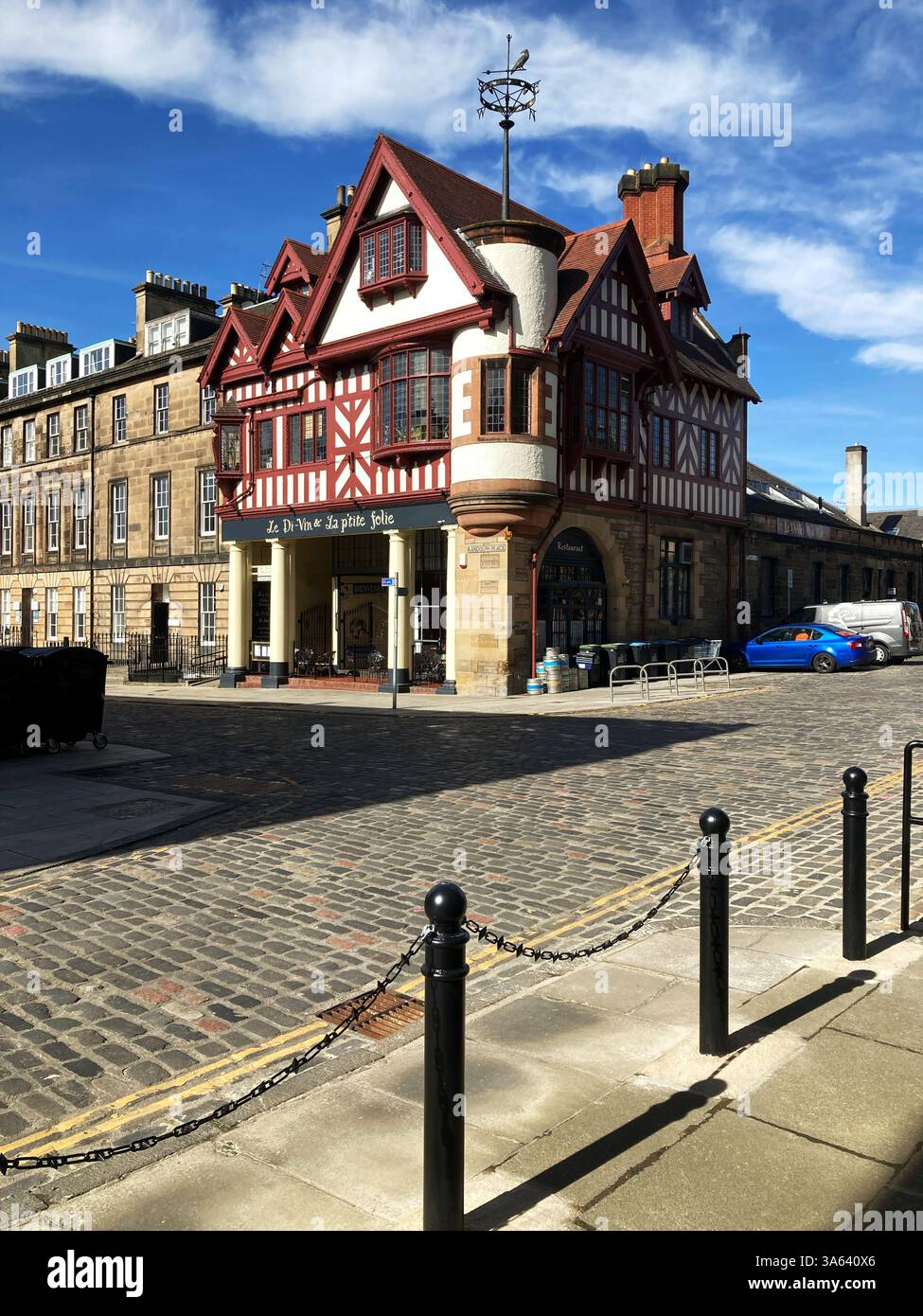 Le di-Vin Wine Bar e la P'tite Folie offrono cucina francese contemporanea nel cuore del West End di Edimburgo, Edimburgo, Scozia - Immagine stock catturata con smartphone