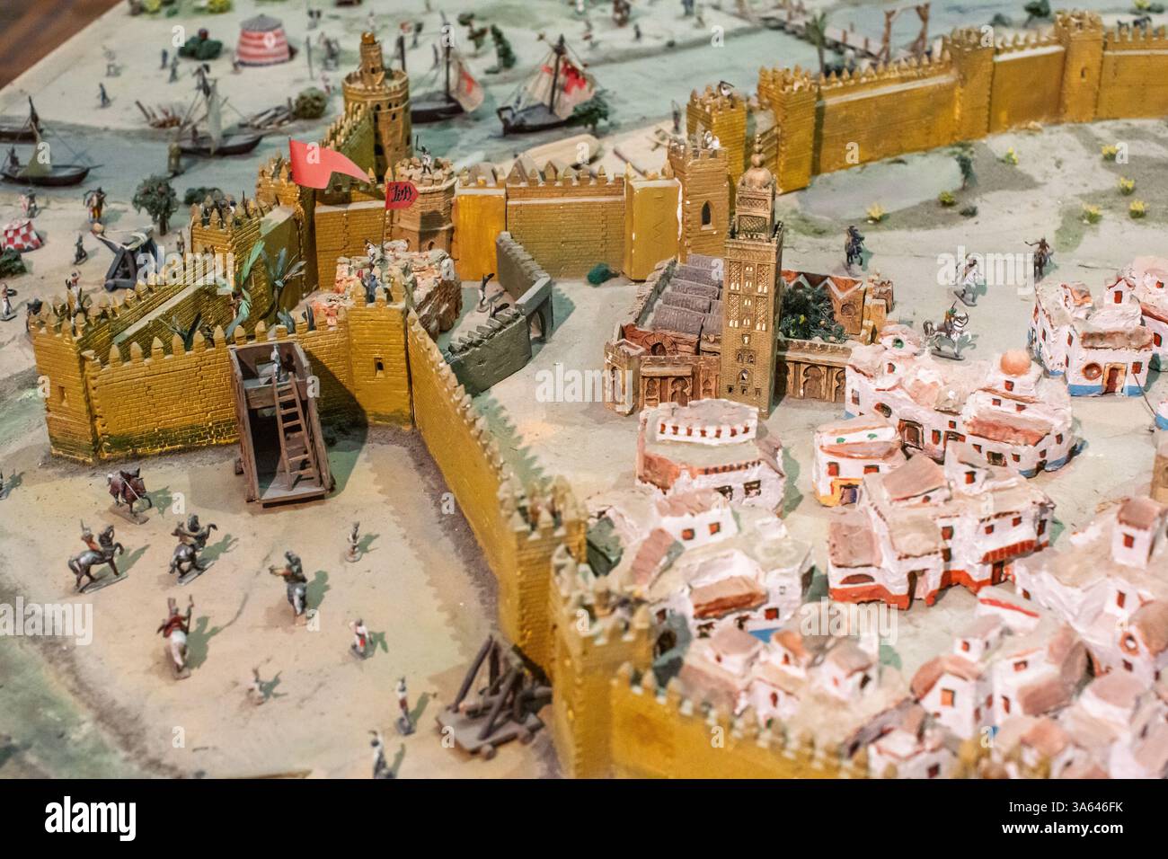 Il modello dettagliato mostra lo storico assedio di Siviglia musulmana da parte delle forze castigliane nel 1348, mostrando strategie militari e architettura. Foto Stock