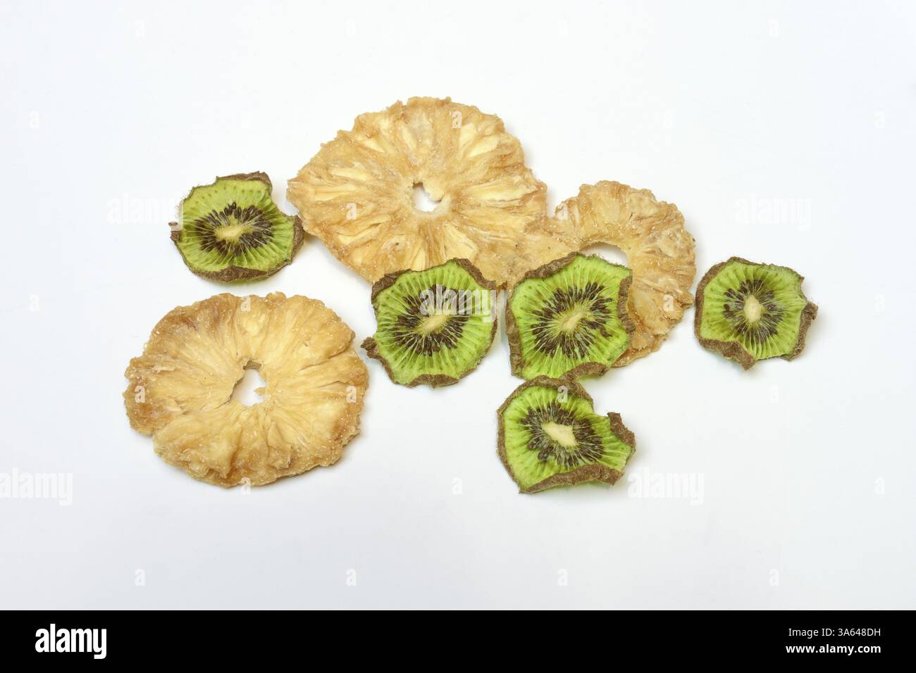 Fette di ananas essiccate e fette di kiwi essiccate, frutta secca Foto Stock