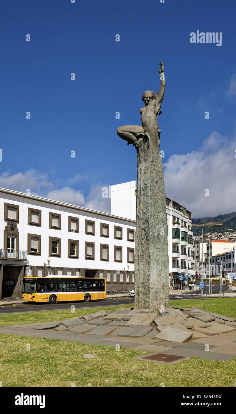 Monumento all'autonomia, Monumento a Autonomia, statua in bronzo in Piazza autonomia, Praca da Autonomia, Funchal, Madeira, Portogallo, Europa Foto Stock