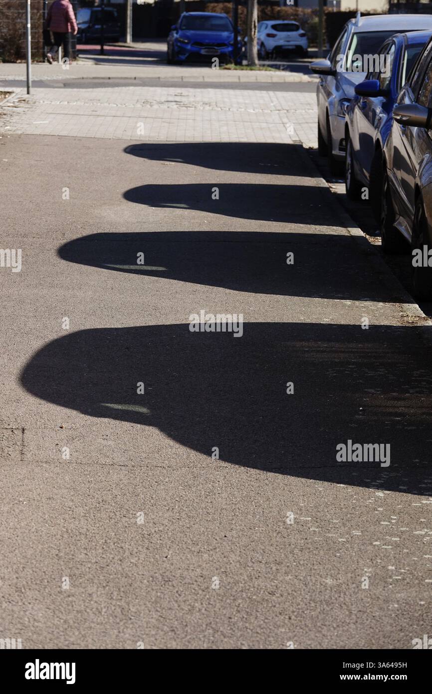 Ombra dalle auto, sentiero, Germania, Europa Foto Stock
