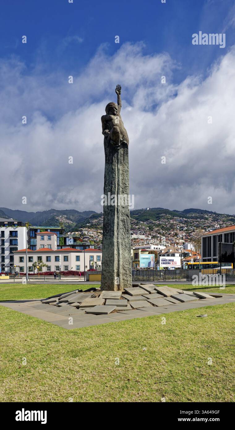 Monumento all'autonomia, Monumento a Autonomia, statua in bronzo in Piazza autonomia, Praca da Autonomia, Funchal, Madeira, Portogallo, Europa Foto Stock