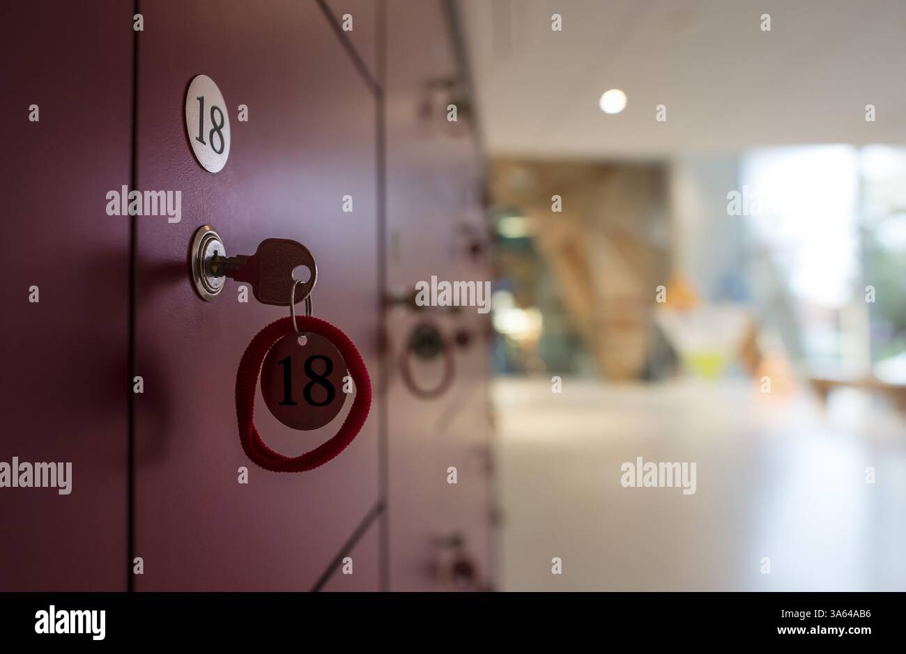 Le cassette postali e i tasti. Sfondo sfocato Foto Stock