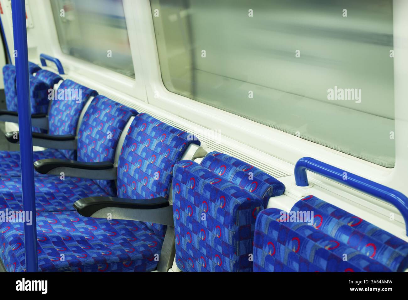 Il bus interno in corrispondenza di mezzi di trasporto pubblici. Posti a sedere in un bus Foto Stock