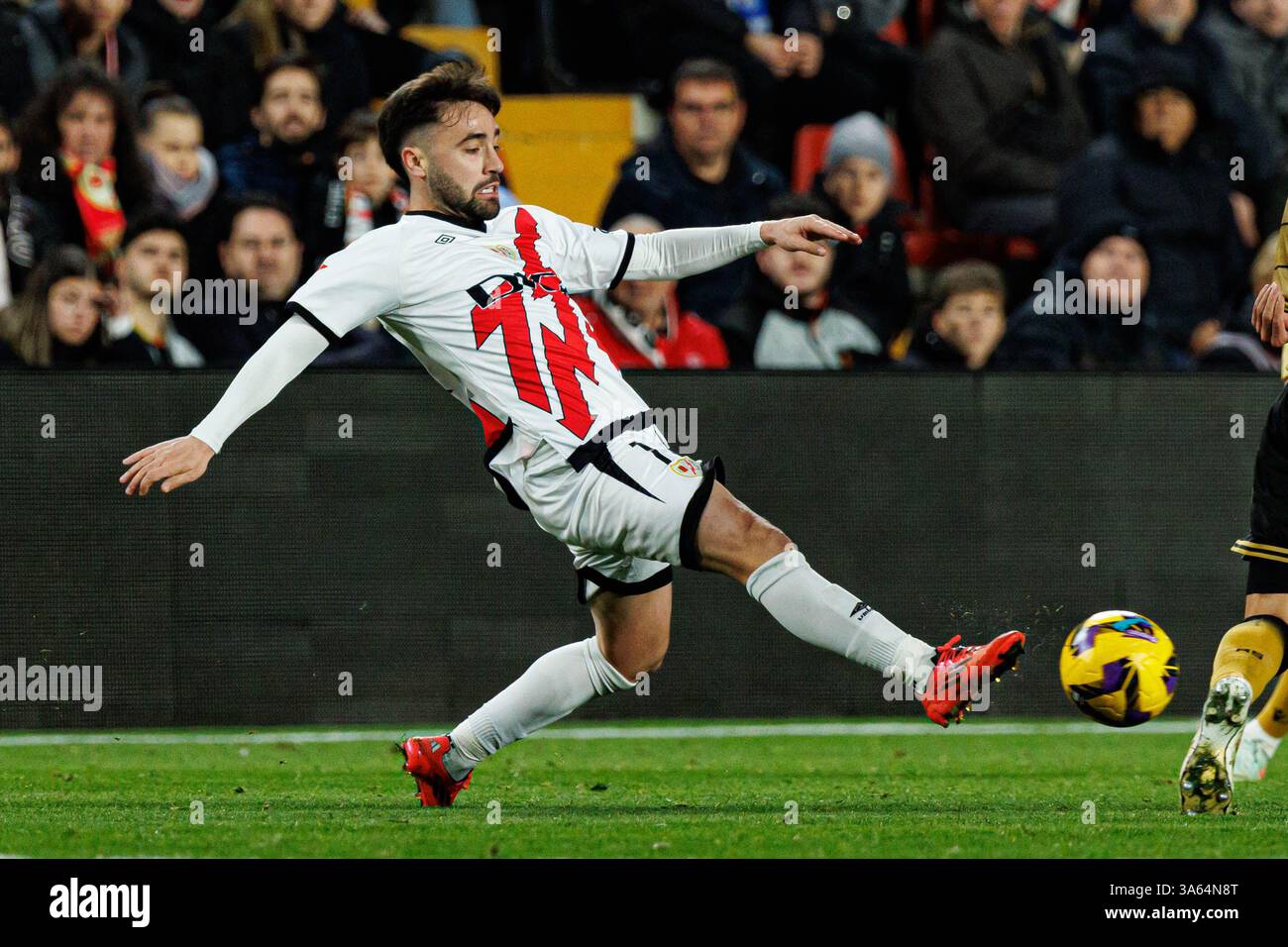 Madrid, Spagna. 16 marzo 2025. Unai Lopez di Rayo Vallecano visto in azione durante la partita SPORTIVA LaLiga EA tra squadre di Rayo Vallecano e Real Sociedad de Futbol all'Estadio de Vallecas. Punteggio finale Rayo Vallecano 2 : 2 Real Sociedad de Futbol (foto di Maciej Rogowski/SOPA Images/Sipa USA) credito: SIPA USA/Alamy Live News Foto Stock