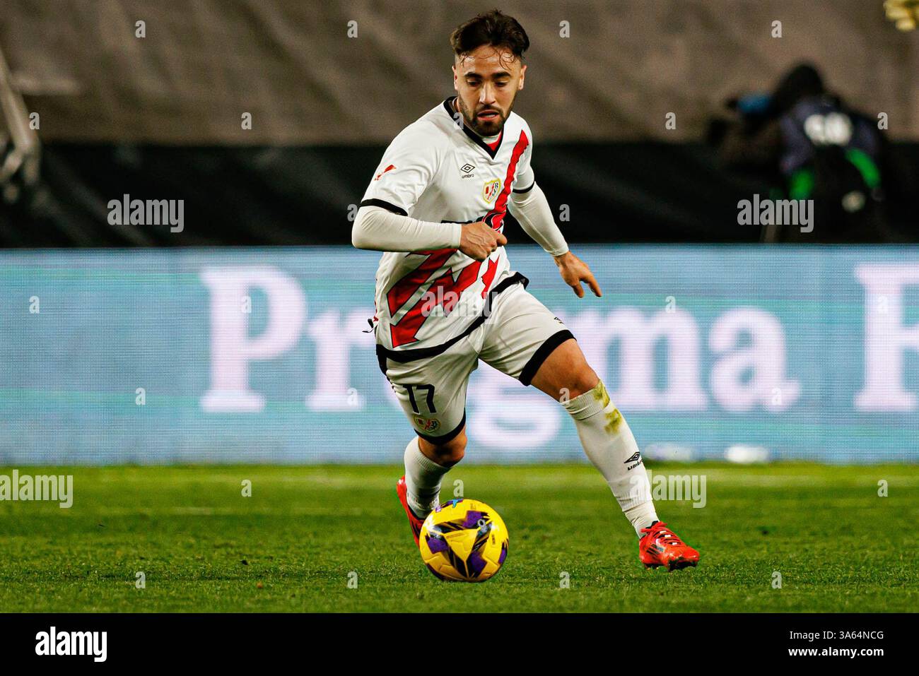 Madrid, Spagna. 16 marzo 2025. Unai Lopez di Rayo Vallecano visto in azione durante la partita SPORTIVA LaLiga EA tra squadre di Rayo Vallecano e Real Sociedad de Futbol all'Estadio de Vallecas. Punteggio finale Rayo Vallecano 2 : 2 Real Sociedad de Futbol (foto di Maciej Rogowski/SOPA Images/Sipa USA) credito: SIPA USA/Alamy Live News Foto Stock