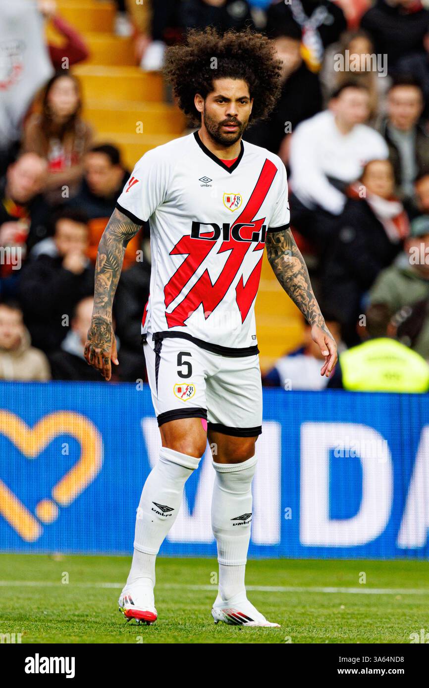 Madrid, Spagna. 16 marzo 2025. Aridane Hernandez di Rayo Vallecano visto durante la partita SPORTIVA LaLiga EA tra squadre di Rayo Vallecano e Real Sociedad de Futbol all'Estadio de Vallecas. Punteggio finale Rayo Vallecano 2 : 2 Real Sociedad de Futbol (foto di Maciej Rogowski/SOPA Images/Sipa USA) credito: SIPA USA/Alamy Live News Foto Stock