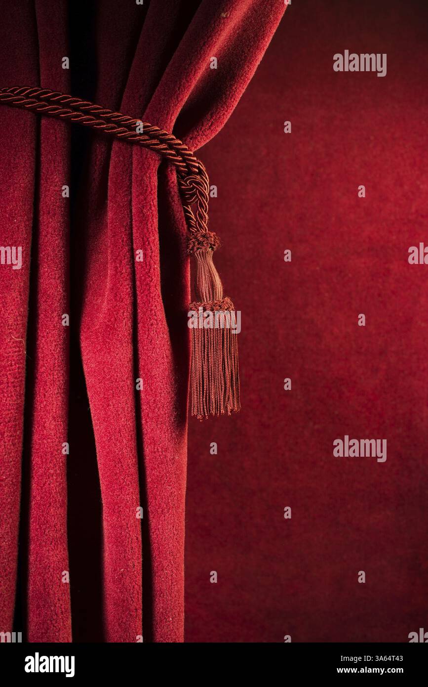 Red teatro tenda e nappe di colore rosso Foto Stock Red teatro tenda e nappe di colore rosso Foto Stock
