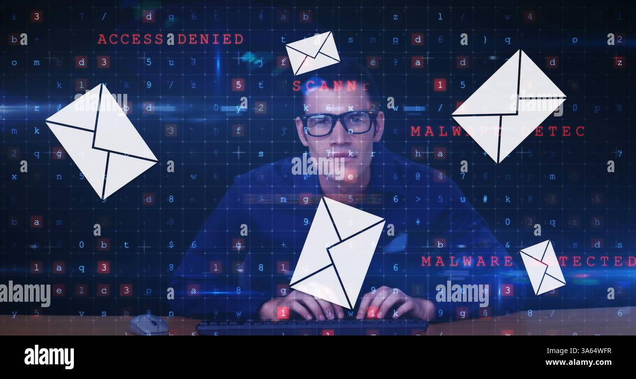 Esperto di sicurezza informatica che analizza le minacce digitali sul computer con icone di posta elettronica mobili Foto Stock