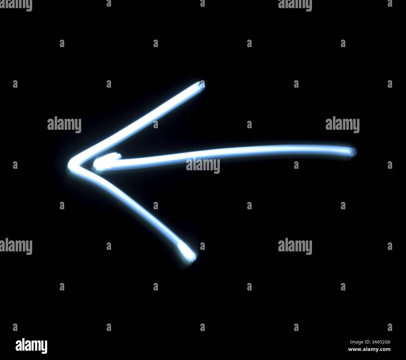 La freccia dal naturale luce al neon Foto Stock
