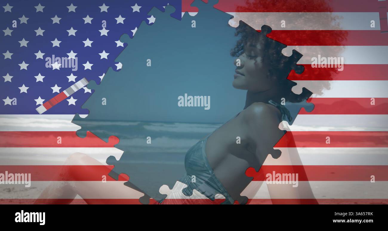 Immagine della bandiera americana che sventola con puzzle che rivelano una donna birazziale sulla spiaggia Foto Stock